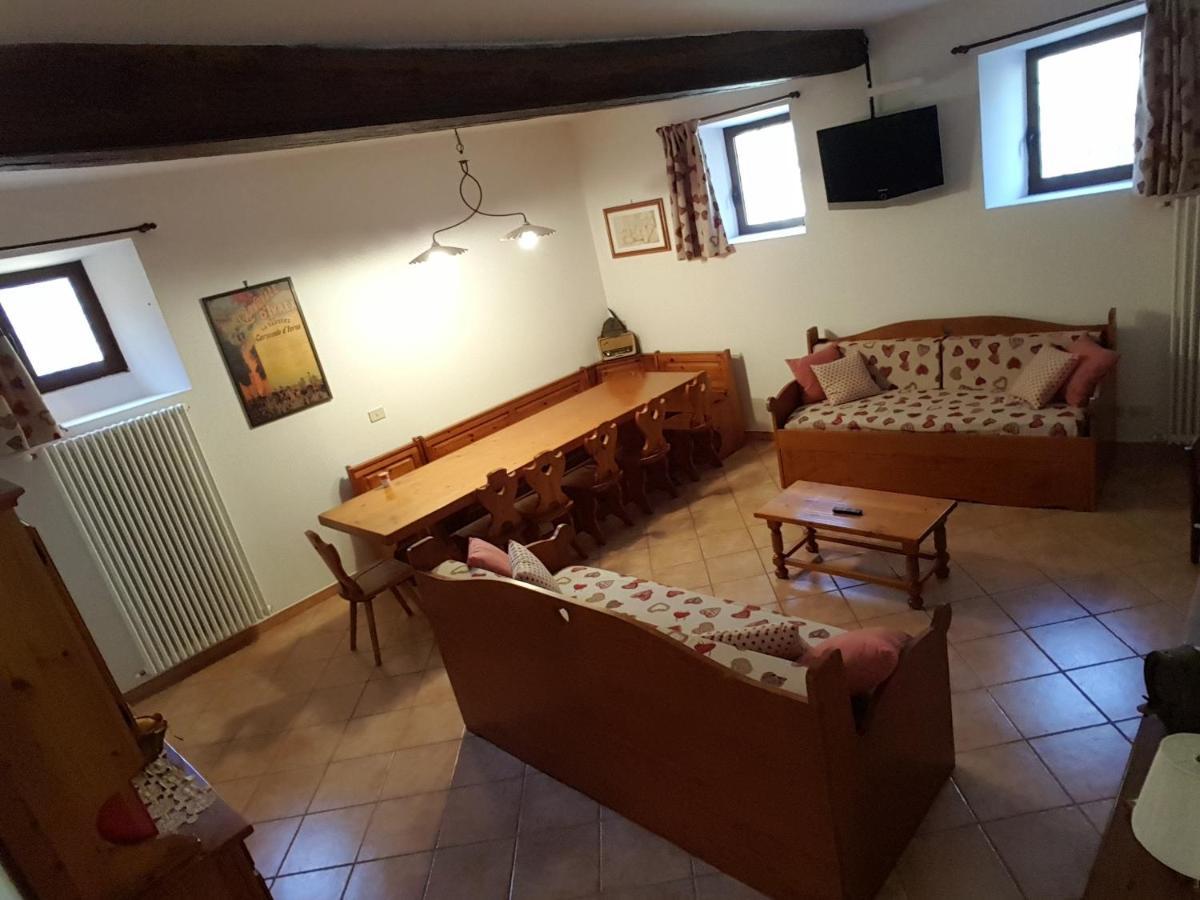 Bed and Breakfast La Taverna Di Tony à Montalto Dora Extérieur photo